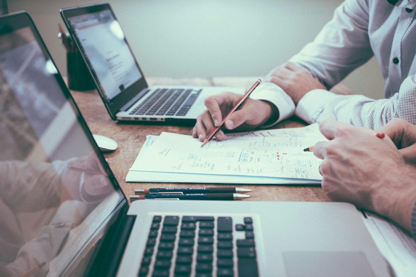 Organisierte Büroarbeit — Stockfoto (Unsplash)